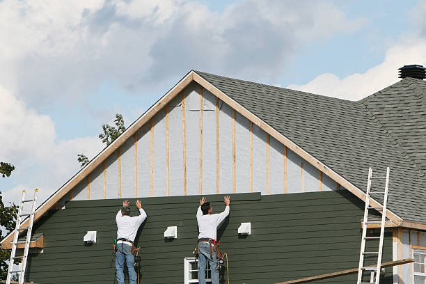 Professional Siding technician working in Bloomington, MD